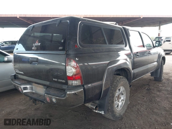2013 Toyota Tacoma z VIN 3TMLU4EN9DM106995, wystawiony jako IAAI lot #42373093 z przebiegiem Nie podano mil oraz . Historia ofert i sprzedaży dostępna na DreamBid. Obrazek 6.