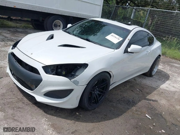 2013 Hyundai Genesis Coupe 2.0T R-Spec with VIN KMHHT6KD0DU090273, listed as a IAAI auction lot 41655234 with 177,650 mi miles. Bid and sale history available at carsss.com. Image 2.