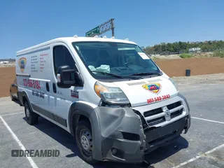 2014 Ram ProMaster Cargo z VIN 3C6TRVAG3EE112325, wystawiony jako IAAI lot #42352470 z przebiegiem 165 564 mil mil oraz . Historia ofert i sprzedaży dostępna na DreamBid. Obrazek 1.