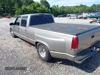 1999 GMC Sierra 3500 z VIN 1GTHC33J7XF036114, wystawiony jako IAAI lot #39848962 z przebiegiem Nie podano mil oraz . Historia ofert i sprzedaży dostępna na DreamBid. Obrazek 3.