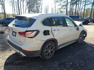 2022 BMW X1 xDrive28i z VIN WBXJG9C04N5V16794, wystawiony jako IAAI lot #41667535 z przebiegiem 55 747 mil mil oraz . Historia ofert i sprzedaży dostępna na DreamBid. Obrazek 4.
