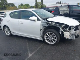 2013 Lexus CT 200h z VIN JTHKD5BH2D2147927, wystawiony jako IAAI lot #42053756 z przebiegiem 160 896 mil mil oraz . Historia ofert i sprzedaży dostępna na DreamBid. Obrazek 14.