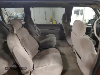 1998 Chevrolet Astro with VIN 1GNEL19W4WB154368, listed as a Copart auction lot 84910114 with 197,896 mi miles and Clean Title. Bid and sale history available at carsss.com. Image 11.