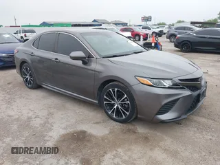 2018 Toyota Camry LE z VIN 4T1B11HK6JU036332, wystawiony jako IAAI lot #42093012 z przebiegiem 98 353 mil mil oraz . Historia ofert i sprzedaży dostępna na DreamBid. Obrazek 1.