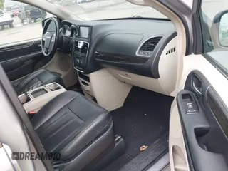2014 Chrysler Town & Country Touring z VIN 2C4RC1BG0ER247062, wystawiony jako IAAI lot #42176433 z przebiegiem 200 089 mil mil oraz . Historia ofert i sprzedaży dostępna na DreamBid. Obrazek 5.
