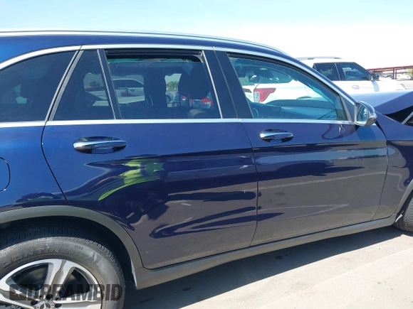 2020 Mercedes-Benz GLC 300 z VIN W1N0G8EB9LF847906, wystawiony jako IAAI lot #41902604 z przebiegiem 40 052 mil mil oraz . Historia ofert i sprzedaży dostępna na DreamBid. Obrazek 13.