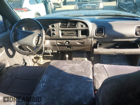 2000 Dodge 2500 z VIN 1B7KF23W9YJ179230, wystawiony jako Copart lot #83255064 z przebiegiem 156 756 mil mil oraz Czysty tytuł • Clean title. Historia ofert i sprzedaży dostępna na DreamBid. Obrazek 8.