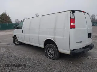 2007 GMC Savana Cargo Van with VIN 1GTGG29V771108284, listed as a IAAI auction lot 41483293 with 253,294 mi miles. Bid and sale history available at carsss.com. Image 3.