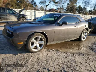 2014 Dodge Challenger SXT 100th Anniversary z VIN 2C3CDYAG9EH256043, wystawiony jako Copart lot #87007204 z przebiegiem 124 748 mil mil oraz Nie do naprawy • Non repairable. Historia ofert i sprzedaży dostępna na DreamBid. Obrazek 1.
