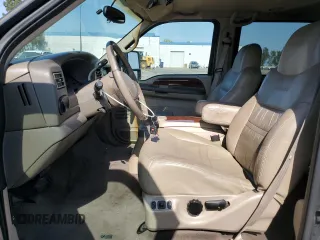 2001 Ford Excursion Limited with VIN 1FMNU42S21EA08925, listed as a Copart auction lot 59700105 with 135,317 mi miles and Clean title. Bid and sale history available at DreamBid. Image 7.