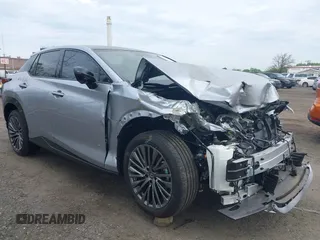2024 Lexus RZ 450e Premium z VIN JTJAAAAB9RA025975, wystawiony jako IAAI lot #42122679 z przebiegiem Nie podano mil oraz . Historia ofert i sprzedaży dostępna na DreamBid. Obrazek 1.