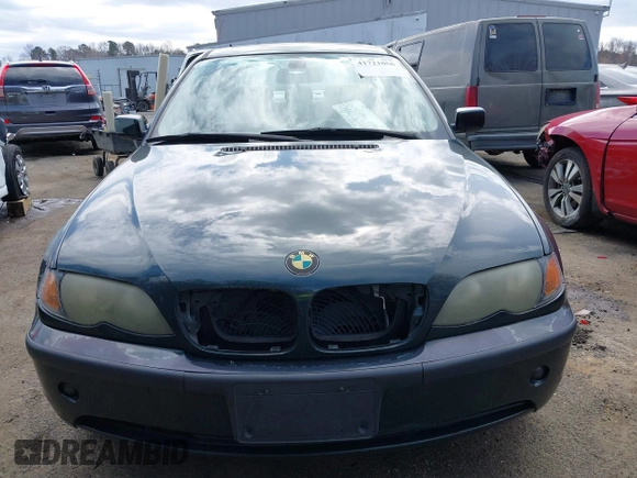 2004 BMW 3 Series 325i with VIN WBAET37424NJ96343, listed as a IAAI auction lot 41721056 with 186,848 mi miles. Bid and sale history available at carsss.com. Image 12.