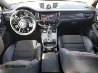 2023 Porsche Macan GTS z VIN WP1AF2A50PLB56880, wystawiony jako Copart lot #51125795 z przebiegiem 17 637 mil mil oraz Szkoda całkowita • Salvage title. Historia ofert i sprzedaży dostępna na DreamBid. Obrazek 8.