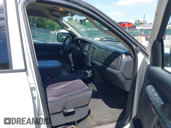 2005 Dodge 2500 ST z VIN 3D7KR28C85G790634, wystawiony jako IAAI lot #42311281 z przebiegiem 205 839 mil mil oraz . Historia ofert i sprzedaży dostępna na DreamBid. Obrazek 5.