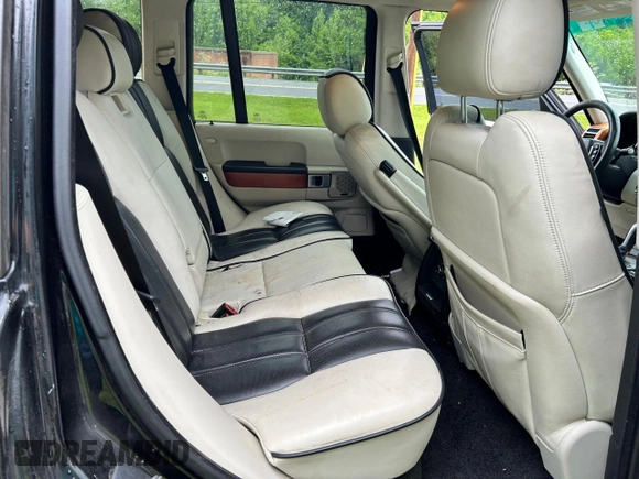 2007 Land Rover Range Rover SC z VIN SALMF13407A253823, wystawiony jako Copart lot #57240195 z przebiegiem 235 385 mil mil oraz Czysty tytuł • Clean title. Historia ofert i sprzedaży dostępna na DreamBid. Obrazek 6.