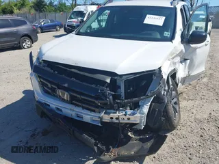2024 Honda Ridgeline Sport z VIN 5FPYK3F11RB005065, wystawiony jako IAAI lot #42133517 z przebiegiem 4 697 mil mil oraz . Historia ofert i sprzedaży dostępna na DreamBid. Obrazek 6.
