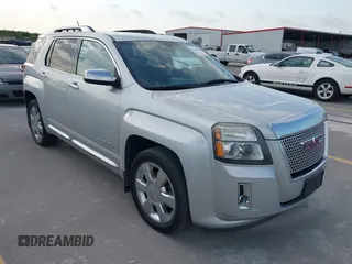 2015 GMC Terrain Denali z VIN 2GKFLZE35F6280415, wystawiony jako IAAI lot #42468185 z przebiegiem 96 037 mil mil oraz . Historia ofert i sprzedaży dostępna na DreamBid. Obrazek 1.