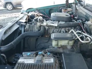 1997 Chevrolet Silverado 3500 с VIN 1GCHK33JXVF055417, выставлен на аукционе IAAI как лот 41724108 с пробегом 206 278 миль миль и . История ставок и продаж доступна на DreamBid. Изображение 19.