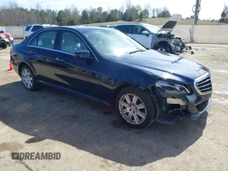 2014 Mercedes-Benz E 350 Sport z VIN WDDHF5KB5EA897885, wystawiony jako IAAI lot #41610599 z przebiegiem 186 080 mil mil oraz . Historia ofert i sprzedaży dostępna na DreamBid. Obrazek 1.