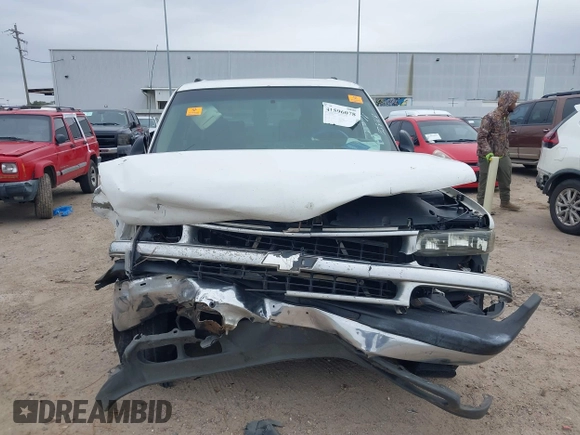 2003 Chevrolet Suburban LS with VIN 3GNEC16ZX3G320202, listed as a IAAI auction lot 41596078 with 287,841 mi miles. Bid and sale history available at carsss.com. Image 6.