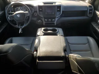 2024 Ram 1500 Tradesman z VIN 1C6SRFNT0RN225627, wystawiony jako Copart lot #69763084 z przebiegiem 4 563 mil mil oraz Szkoda całkowita • Salvage title. Historia ofert i sprzedaży dostępna na DreamBid. Obrazek 8.