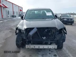 2017 Toyota Tacoma SR5 z VIN 3TMCZ5AN5HM110951, wystawiony jako IAAI lot #41580916 z przebiegiem 107 020 mil mil oraz . Historia ofert i sprzedaży dostępna na DreamBid. Obrazek 12.