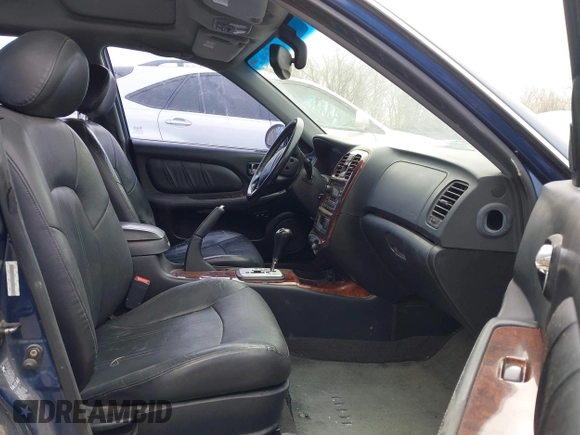 2003 Hyundai Sonata GLS with VIN KMHWF35H63A826340, listed as a IAAI auction lot 41884050 with 204,874 mi miles. Bid and sale history available at carsss.com. Image 5.