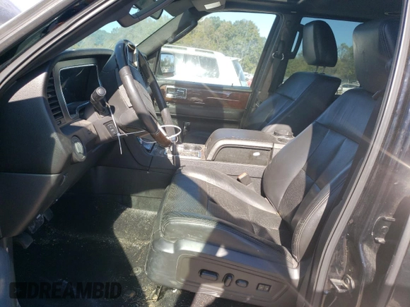 2011 Lincoln Navigator z VIN 5LMJJ2H55BEJ09162, wystawiony jako Copart lot #74710464 z przebiegiem 240 501 mil mil oraz Szkoda całkowita • Salvage title. Historia ofert i sprzedaży dostępna na DreamBid. Obrazek 7.