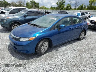 2012 Honda Civic LX z VIN 19XFB2F57CE019627, wystawiony jako Copart lot #54917665 z przebiegiem 62 190 mil mil oraz Szkody całkowita. Historia ofert i sprzedaży dostępna na DreamBid. Obrazek 1.
