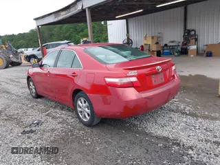 2007 Toyota Camry CE z VIN 4T1BE46K07U143605, wystawiony jako IAAI lot #42309258 z przebiegiem 142 489 mil mil oraz . Historia ofert i sprzedaży dostępna na DreamBid. Obrazek 3.