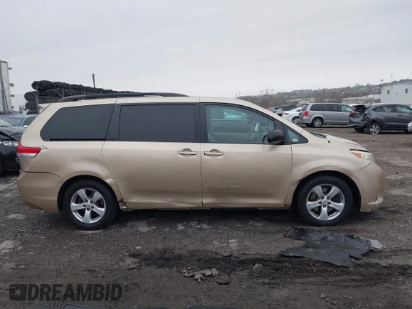 2011 Toyota Sienna LE AAS with VIN 5TDKK3DC9BS089379, listed as a IAAI auction lot 41943062 with 245,778 mi miles. Bid and sale history available at carsss.com. Image 13.