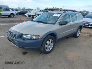 2001 Volvo V70 with VIN YV1SZ58D611007219, listed as a IAAI auction lot 41878031 with 178,980 mi miles. Bid and sale history available at carsss.com. Image 2.