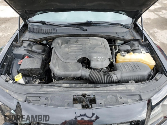 2014 Chrysler 300 S z VIN 2C3CCAGG1EH297607, wystawiony jako Copart lot #56889285 z przebiegiem 136 485 mil mil oraz Szkoda całkowita • Salvage title. Historia ofert i sprzedaży dostępna na DreamBid. Obrazek 11.
