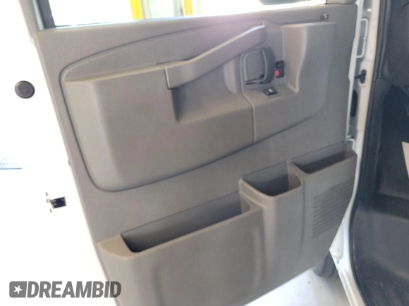 2022 Chevrolet Express Cargo z VIN 1GCWGAFP0N1263543, wystawiony jako IAAI lot #42841729 z przebiegiem 20 019 mil mil oraz . Historia ofert i sprzedaży dostępna na DreamBid. Obrazek 21.