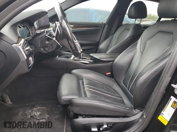 2019 BMW 5 Series 530i z VIN WBAJA5C54KG900736, wystawiony jako Copart lot #52232275 z przebiegiem 112 560 mil mil oraz Czysty tytuł • Clean title. Historia ofert i sprzedaży dostępna na DreamBid. Obrazek 7.