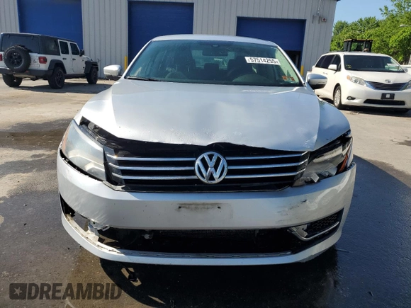 2015 Volkswagen Passat Limited Edition Edition z VIN 1VWAT7A32FC044082, wystawiony jako Copart lot #57514255 z przebiegiem 399 548 mil mil oraz Szkoda całkowita • Salvage title. Historia ofert i sprzedaży dostępna na DreamBid. Obrazek 5.