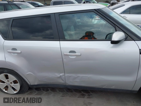 2016 Kia Soul z VIN KNDJN2A25G7823770, wystawiony jako IAAI lot #42115293 z przebiegiem 114 072 mil mil oraz . Historia ofert i sprzedaży dostępna na DreamBid. Obrazek 14.