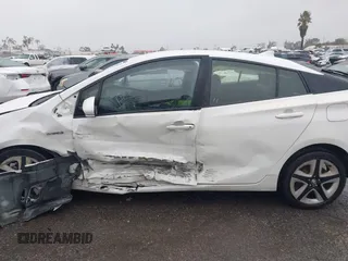 2016 Toyota Prius Four z VIN JTDKARFU5G3018930, wystawiony jako IAAI lot #41570722 z przebiegiem 172 791 mil mil oraz . Historia ofert i sprzedaży dostępna na DreamBid. Obrazek 13.