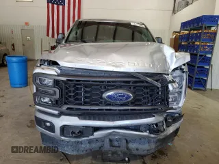 2023 Ford F-250 XL with VIN 1FT8W2BAXPEC99223, listed as a Copart auction lot 56026695 with 33,616 mi miles and Salvage title. Bid and sale history available at DreamBid. Image 5.