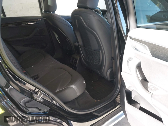 2018 BMW X1 xDrive28i z VIN WBXHT3C35J5L25056, wystawiony jako IAAI lot #42185474 z przebiegiem 62 631 mil mil oraz . Historia ofert i sprzedaży dostępna na DreamBid. Obrazek 8.