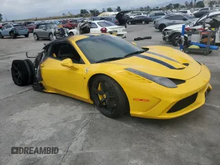2015 Ferrari 458 Italia Speciale z VIN ZFF75VFA5F0211945, wystawiony jako Copart lot #52176114 z przebiegiem Nie podano mil oraz Nie do naprawy. Historia ofert i sprzedaży dostępna na DreamBid. Obrazek 4.
