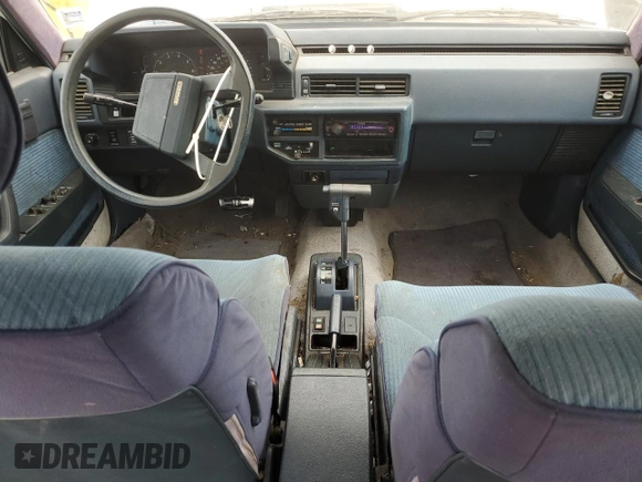 1984 Toyota Camry z VIN JT2SV16E3E0220882, wystawiony jako Copart lot #53514345 z przebiegiem 112 430 mil mil oraz Czysty tytuł • Clean title. Historia ofert i sprzedaży dostępna na DreamBid. Obrazek 8.