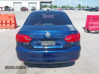 2014 Volkswagen Jetta SE z VIN 3VWD17AJ9EM402714, wystawiony jako IAAI lot #42088715 z przebiegiem 115 291 mil mil oraz . Historia ofert i sprzedaży dostępna na DreamBid. Obrazek 16.