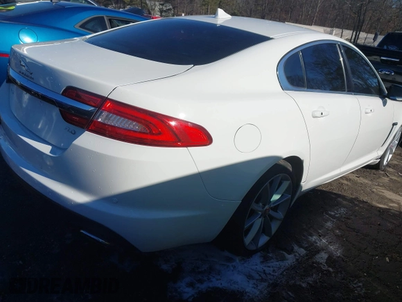 2015 Jaguar XF V6 Portfolio with VIN SAJWA0F7XF8U64372, listed as a IAAI auction lot 41352544 with 62,307 mi miles. Bid and sale history available at carsss.com. Image 4.