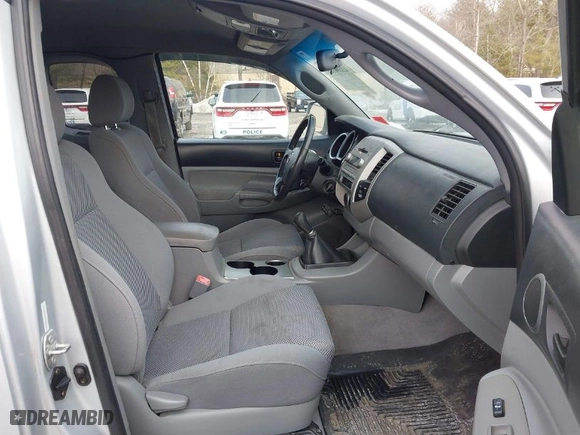 2005 Toyota Tacoma with VIN 5TEUU42N85Z043059, listed as a IAAI auction lot 41690129 with 129,927 mi miles. Bid and sale history available at carsss.com. Image 5.