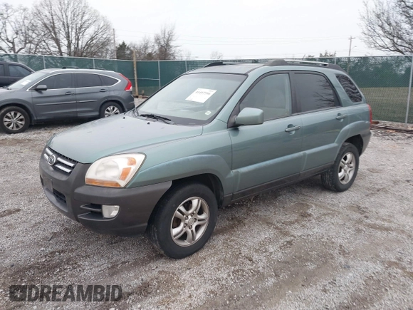 2005 Kia Sportage LX with VIN KNDJF723957038800, listed as a IAAI auction lot 41497596 with 122,189 mi miles and . Bid and sale history available at carsss.com. Image 2.