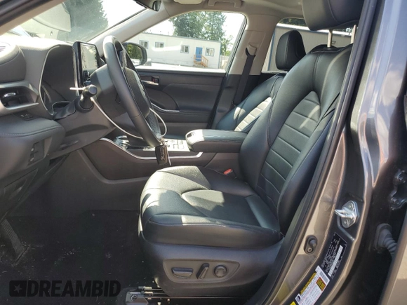 2022 Toyota Highlander XLE with VIN 5TDGZRBH3NS594857, listed as a Copart auction lot 57678895 with 21,899 mi miles and Salvage title. Bid and sale history available at DreamBid. Image 7.