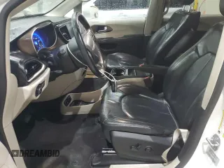 2017 Chrysler Pacifica Touring L z VIN 2C4RC1BG6HR552876, wystawiony jako Copart lot #51649705 z przebiegiem 95 825 mil mil oraz Szkoda całkowita • Salvage title. Historia ofert i sprzedaży dostępna na DreamBid. Obrazek 7.