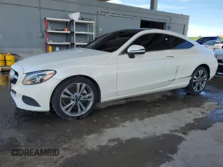 2017 Mercedes-Benz C 300 с VIN WDDWJ4KB5HF408991, выставлен на аукционе Copart как лот 60410545 с пробегом 71 829 миль миль и Списание • Salvage title. История ставок и продаж доступна на DreamBid. Изображение 1.