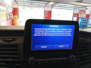 2020 Ford Transit z VIN 1FTBR1YG6LKA35821, wystawiony jako IAAI lot #42727394 z przebiegiem 86 896 mil mil oraz . Historia ofert i sprzedaży dostępna na DreamBid. Obrazek 30.